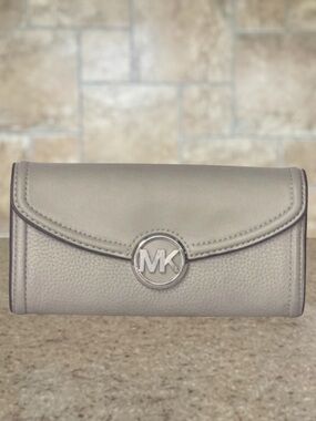 Michael Kors Fulton Snap Wallet Pebble Leather Pearl Gray